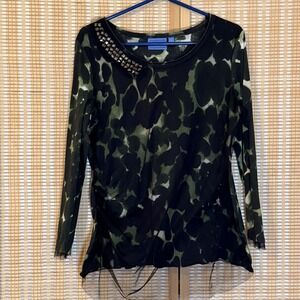Simply Vera Wang Womens L Top Green Camo Long Sleeve Whimsigoth Grunge Boho
